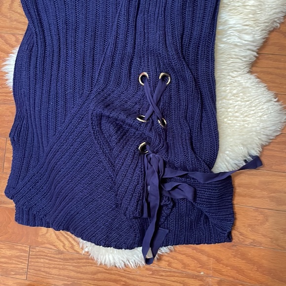 Jennifer Lopez Navy Sleeveless Knit Sweater/ Side Tie Feature & Gold Hardware 2X - Picture 5 of 9